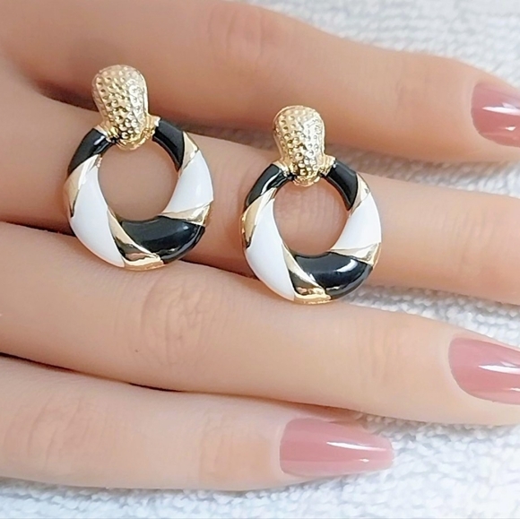 Vintage Earring Lot Floral, Twisted, Oval Doorknocker - Picture 8 of 12